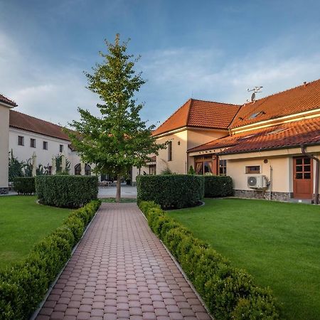 Chateau Krakovany Екстериор снимка
