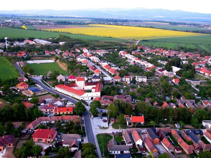 Chateau Krakovany Екстериор снимка