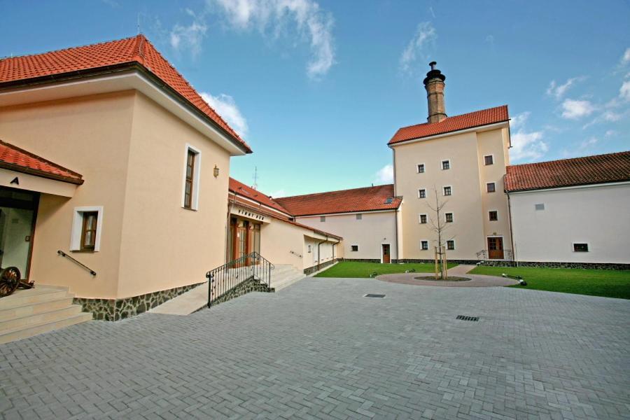 Chateau Krakovany Екстериор снимка