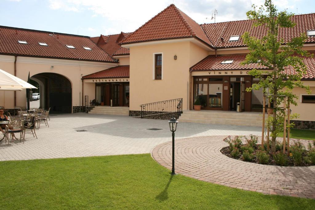 Chateau Krakovany Екстериор снимка