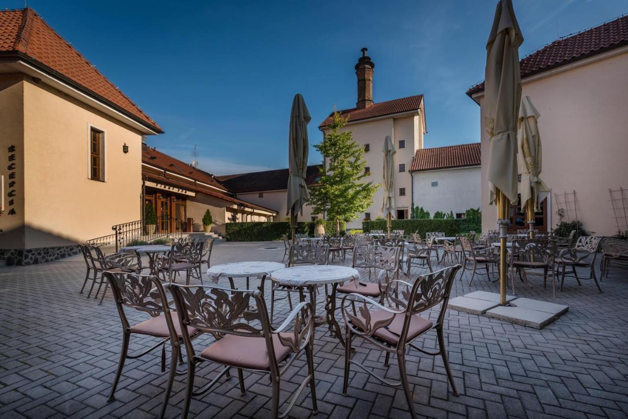 Chateau Krakovany Екстериор снимка