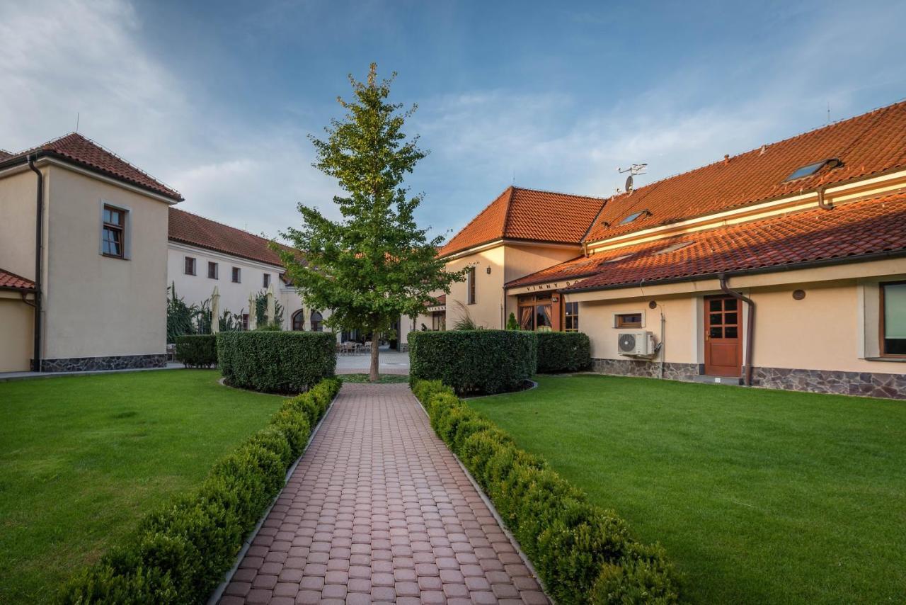 Chateau Krakovany Екстериор снимка
